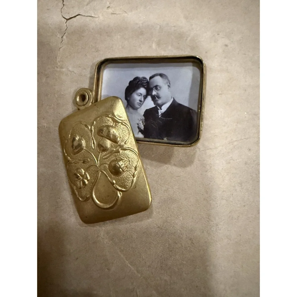 Vintage Antique‎ Victorian Locket Pendant  Broach Pin Photo Etched Flower 1904